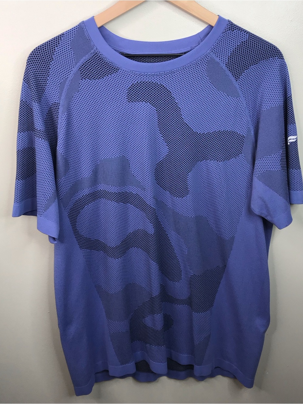 Fabletics Men's Lavender Camouflage Performance Tee Sz XL